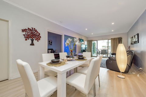 Venetian Canal Apartment-Close To Beaches And Marina - Geraldton Accommodation 1