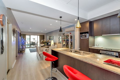 Venetian Canal Apartment-Close To Beaches And Marina - Geraldton Accommodation 0