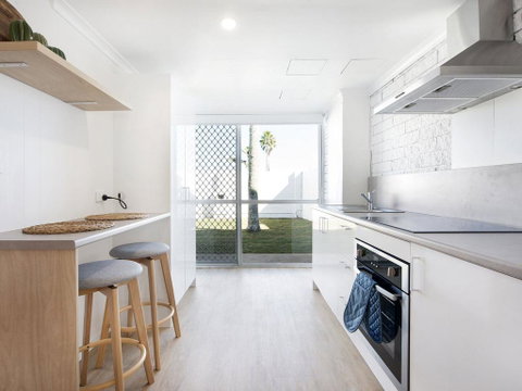 Ventura Beach Motel 2 Bed Poolside - Unit 3 - Geraldton Accommodation 2