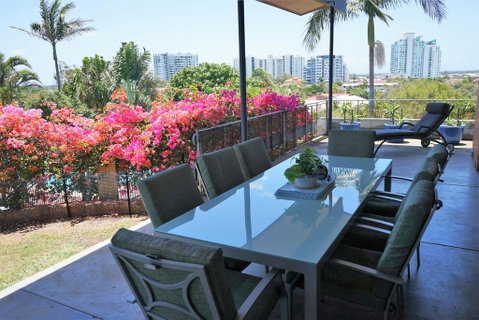 Villa With Views & Pool - Geraldton Accommodation 2