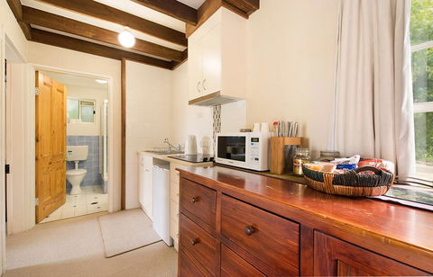 Vineyard Cottages - Geraldton Accommodation 3