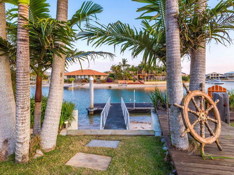 Vista Del Mare - 81 Witonga Drive Yamba Family Home On Water. - Geraldton Accommodation 0