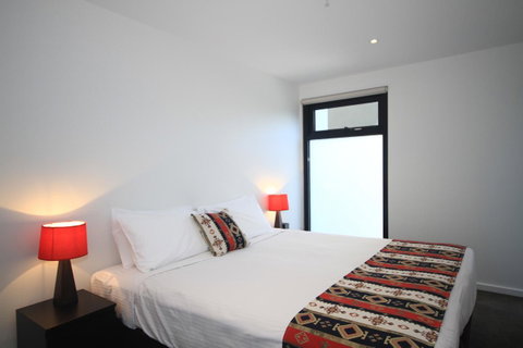 RNR Serviced Apartments North Melbourne - Geraldton Accommodation 11
