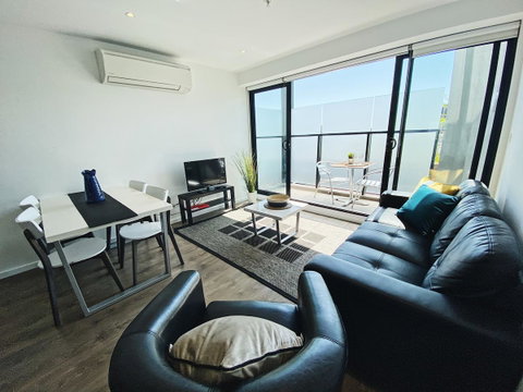 RNR Serviced Apartments North Melbourne - Geraldton Accommodation 3