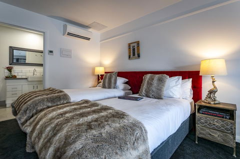 Daylesford Art Motel - Geraldton Accommodation 3