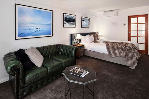Daylesford Art Motel - Geraldton Accommodation 9