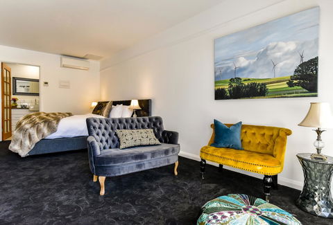 Daylesford Art Motel - Geraldton Accommodation 7