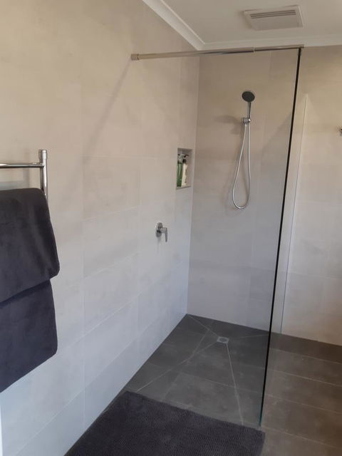 Elevated Holiday House Overlooks Tranquil Wetlands - Geraldton Accommodation 4