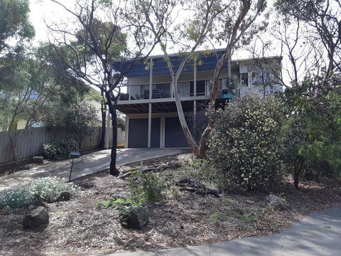Elevated Holiday House Overlooks Tranquil Wetlands - Geraldton Accommodation 13