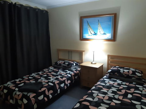 Elevated Holiday House Overlooks Tranquil Wetlands - Geraldton Accommodation 8