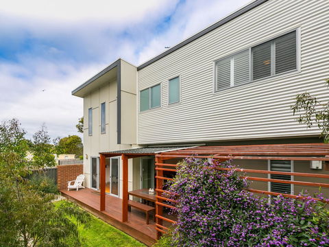 Torquay Timeout - Geraldton Accommodation 0