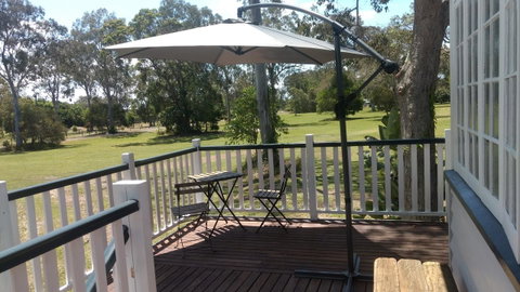 Lake Weyba Noosa Lodge & Kangaroos - Geraldton Accommodation 2