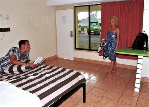 Nomads Airlie Beach - Geraldton Accommodation 5