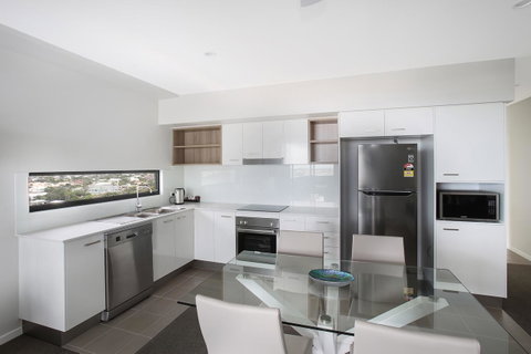 Direct Collective - Sea Breeze Mooloolaba - Geraldton Accommodation 9