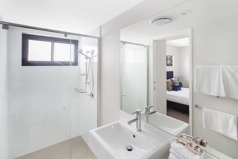 Direct Collective - Sea Breeze Mooloolaba - Geraldton Accommodation 7
