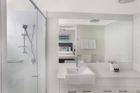 Direct Collective - Sea Breeze Mooloolaba - Geraldton Accommodation 5