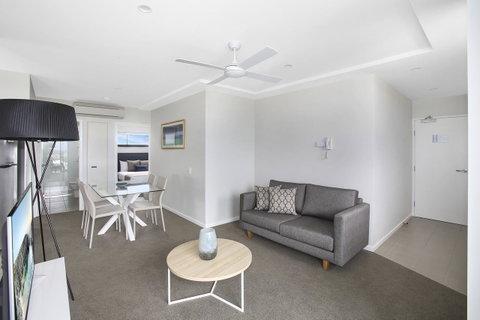 Direct Collective - Sea Breeze Mooloolaba - Geraldton Accommodation 22