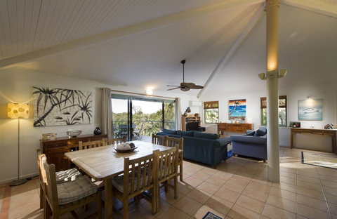 The Retreat Beach Houses - Geraldton Accommodation 4