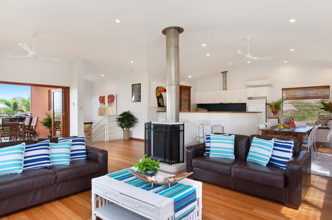 Jolly Roger's Beach House - Geraldton Accommodation 2