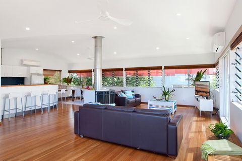 Jolly Roger's Beach House - Geraldton Accommodation 3