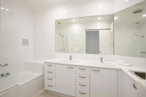Noosa Shores Resort - Geraldton Accommodation 1