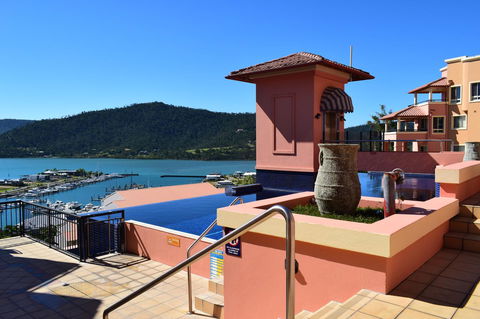 Martinique Whitsunday Resort - Geraldton Accommodation 30