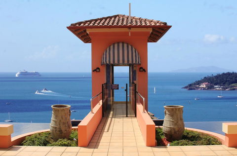 Martinique Whitsunday Resort - Geraldton Accommodation 1