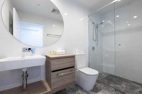 Qube Broadbeach - Geraldton Accommodation 6
