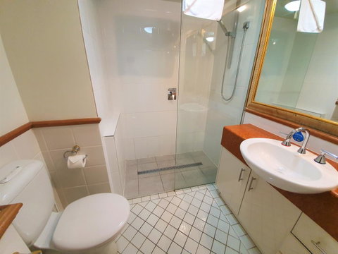 Broadbeach Holiday Apartments - Geraldton Accommodation 26