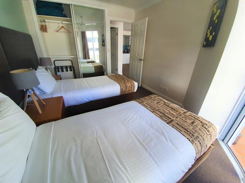 Broadbeach Holiday Apartments - Geraldton Accommodation 6