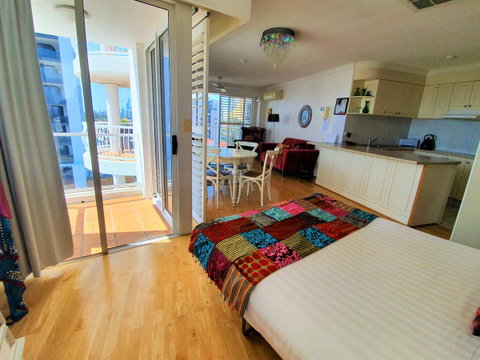 Broadbeach Holiday Apartments - Geraldton Accommodation 25