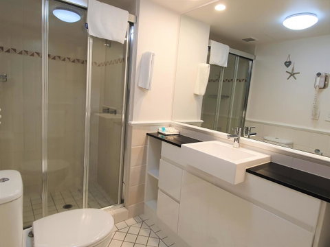 Broadbeach Holiday Apartments - Geraldton Accommodation 5