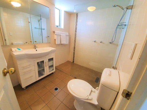 Broadbeach Holiday Apartments - Geraldton Accommodation 21