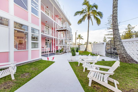 The Pink Hotel Coolangatta - Geraldton Accommodation 0