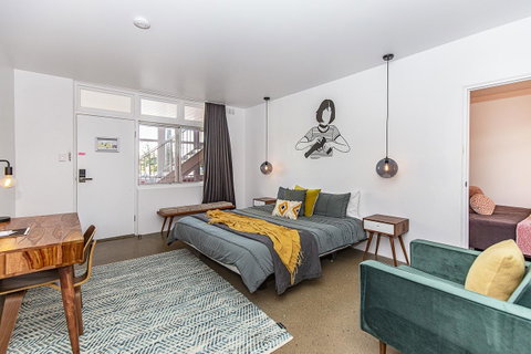 The Pink Hotel Coolangatta - Geraldton Accommodation 12