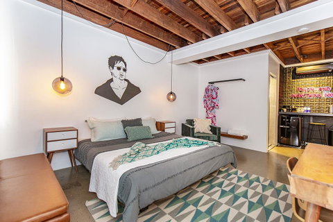 The Pink Hotel Coolangatta - Geraldton Accommodation 24