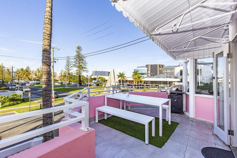 The Pink Hotel Coolangatta - Geraldton Accommodation 6