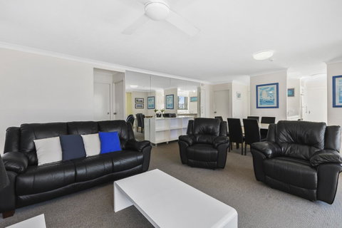 Columbia Beachfront Apartments On Rainbow Bay - Geraldton Accommodation 21