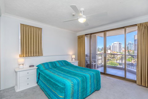 Columbia Beachfront Apartments On Rainbow Bay - Geraldton Accommodation 17