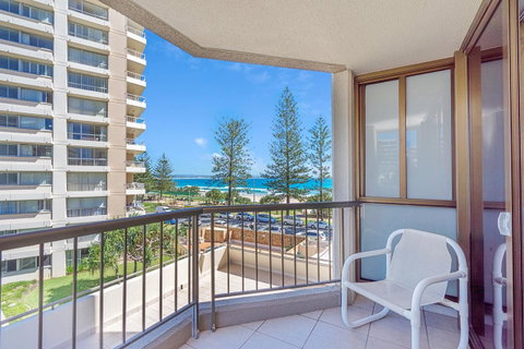 Columbia Beachfront Apartments On Rainbow Bay - Geraldton Accommodation 14