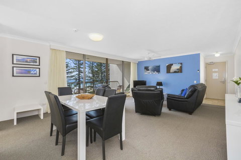 Columbia Beachfront Apartments On Rainbow Bay - Geraldton Accommodation 23