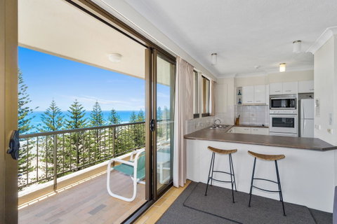 Columbia Beachfront Apartments On Rainbow Bay - Geraldton Accommodation 28
