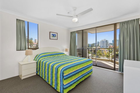 Columbia Beachfront Apartments On Rainbow Bay - Geraldton Accommodation 20