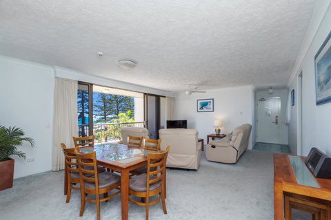 Columbia Beachfront Apartments On Rainbow Bay - Geraldton Accommodation 13