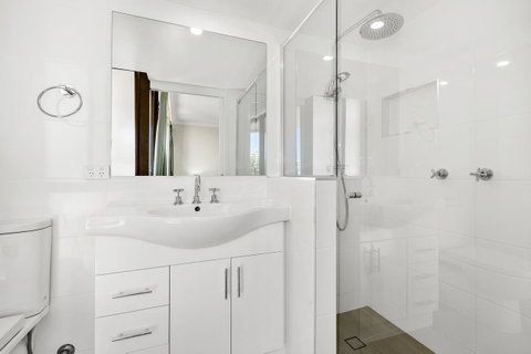 Columbia Beachfront Apartments On Rainbow Bay - Geraldton Accommodation 19