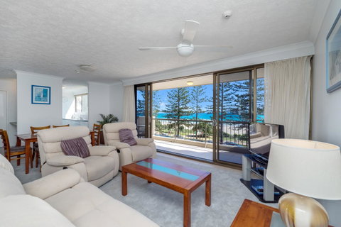 Columbia Beachfront Apartments On Rainbow Bay - Geraldton Accommodation 12