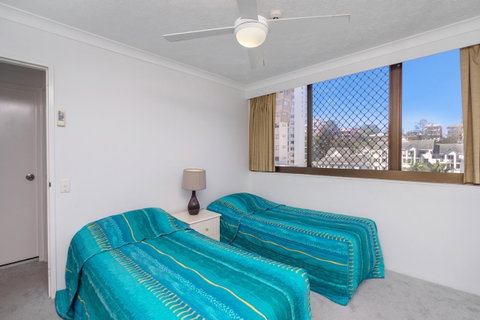 Columbia Beachfront Apartments On Rainbow Bay - Geraldton Accommodation 10