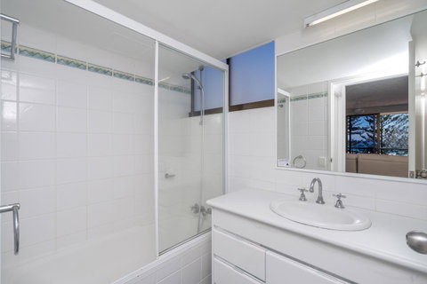 Columbia Beachfront Apartments On Rainbow Bay - Geraldton Accommodation 9