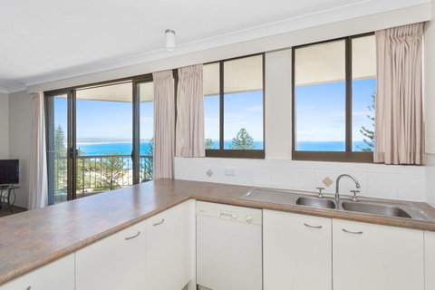 Columbia Beachfront Apartments On Rainbow Bay - Geraldton Accommodation 38