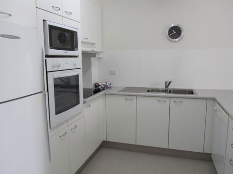 Le Beach Apartments - Geraldton Accommodation 13